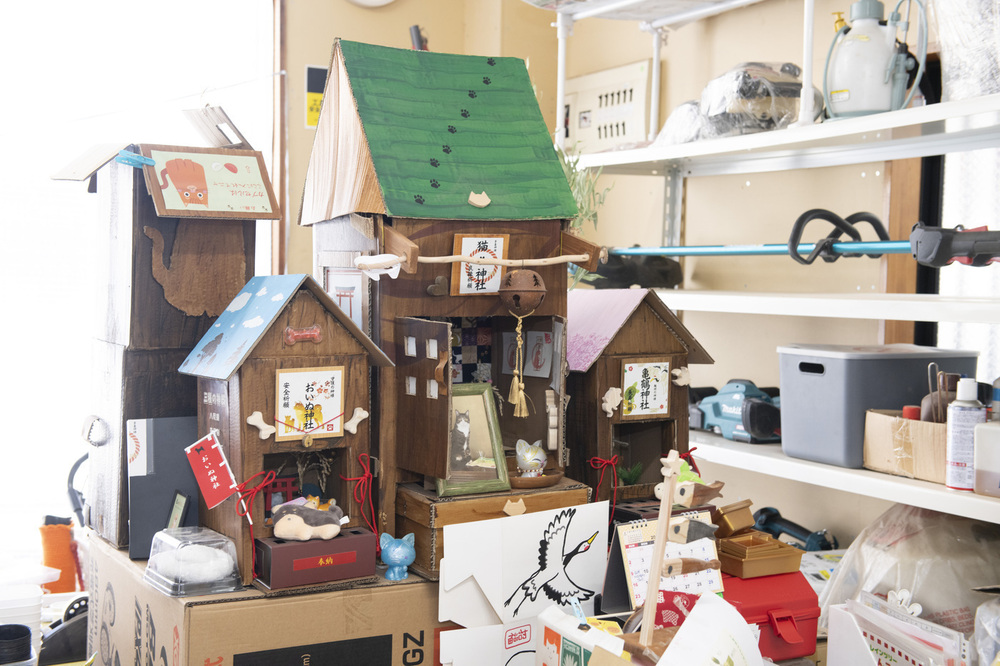 イベント用に段ボールで制作した神社をモチーフにした作品