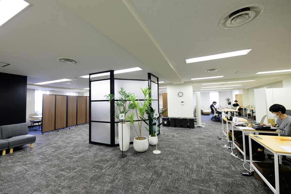 広々としたスペースを区切り、キズキビジネスカレッジとキズキワークスの両方で使用