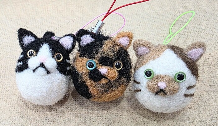 羊毛フェルト☆ぜんぶ違う顔！個性いっぱい「たまご猫シリーズ」の販売