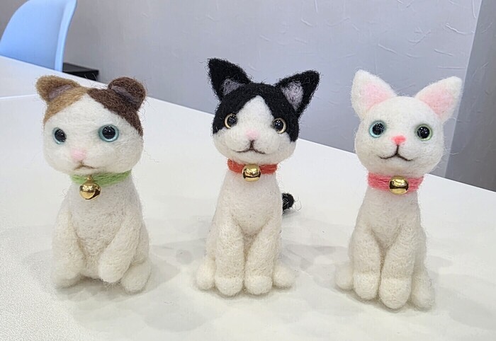 羊毛フェルト】垂れたお耳にきゅん♡ 個性豊かなお座り猫ちゃん3匹が