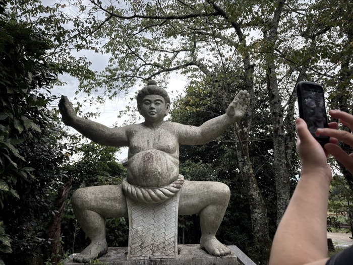 相撲力士旅姿 根付 彫刻 オブジェ「高さ5cm 銘を消した痕有り」 事業所のすぐ近く！「相撲発祥の地」相撲神社に行ってきました