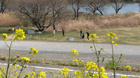 近くの土手で体力アップのための運動も行います！