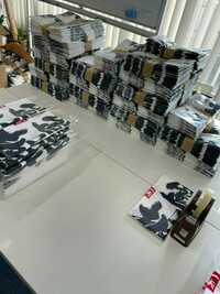 生地を畳む作業