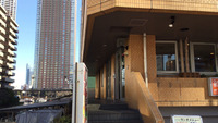 ビルの入り口