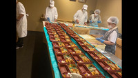 施設外のお弁当作業風景