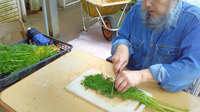 にわとりの餌つくり作業です