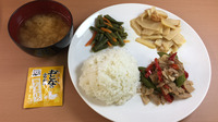 バランスの取れた食事を無料提供しています