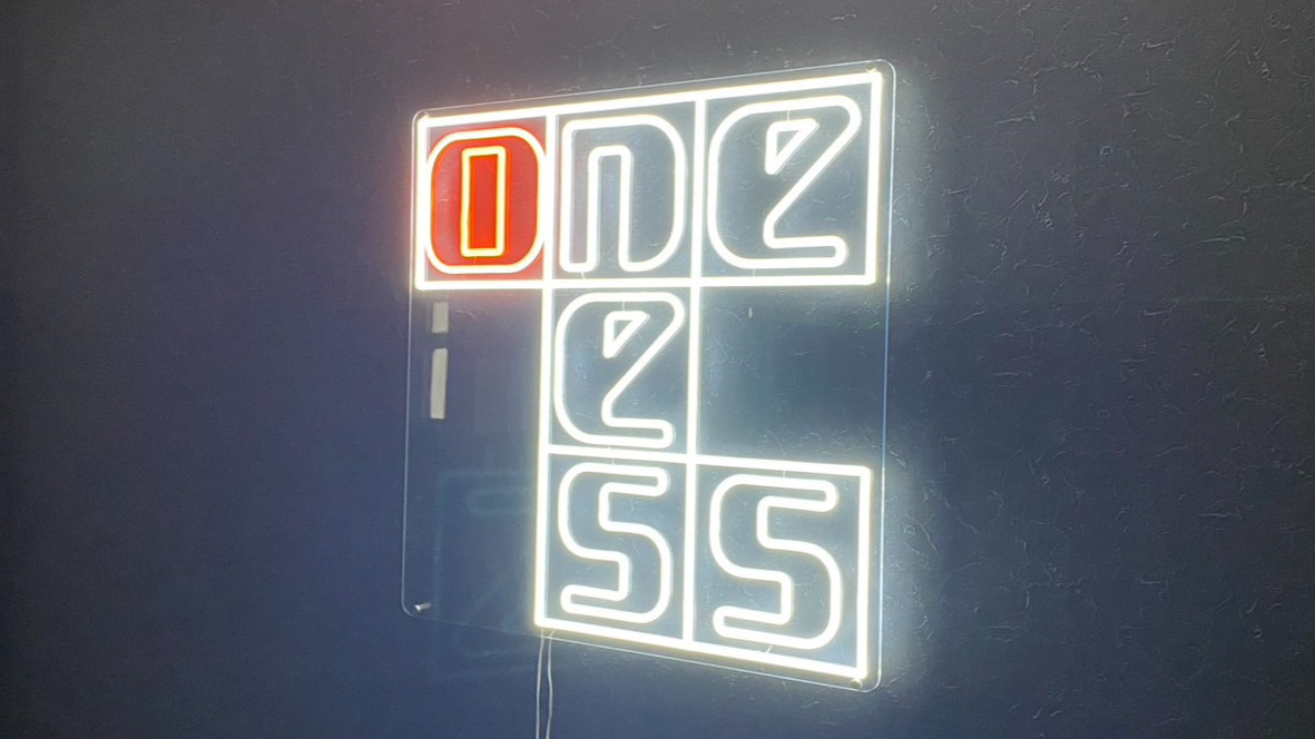 Onenessα
