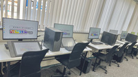 学習で使用するPCや液晶タブレットを設置しております