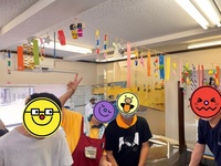 利用者さんと職員が短冊に願いを込めて七夕を祝いました。