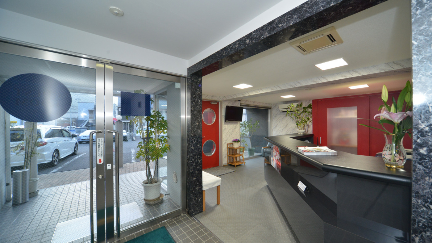 Hale Social House